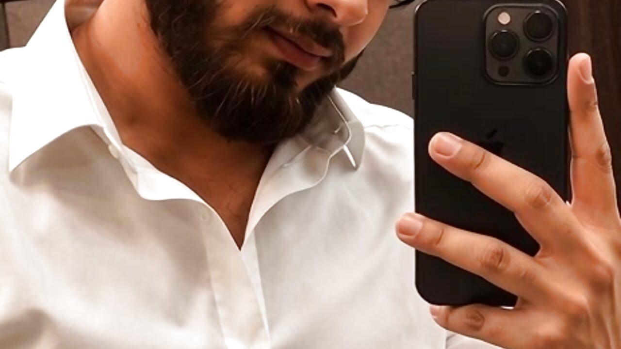 mirror-reflection-style-shot-man-looking-at-his-ow (1) - BilalShaikh010 캠 모델의 동영상