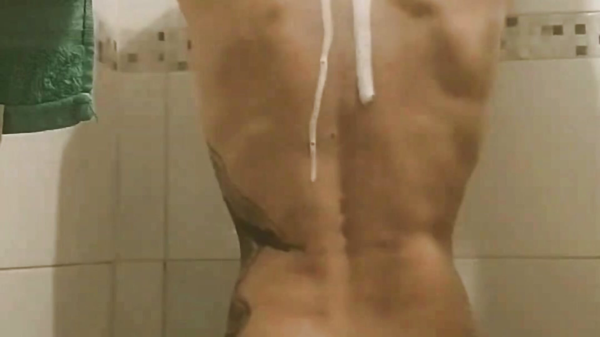 LeasedErrand - Video Tren Model Kamera 1547