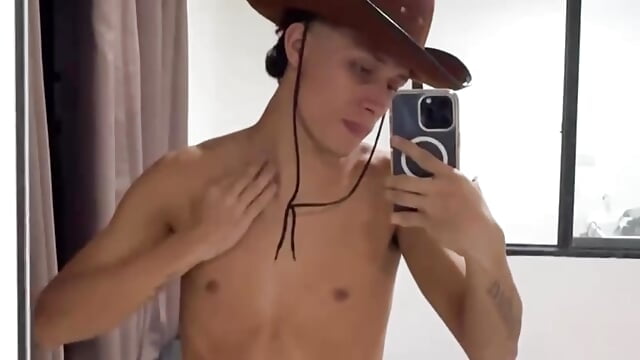 WhatsApp Video 2026-04-17 at 3,31,19 AM - video av ryanlatiin cam-modell