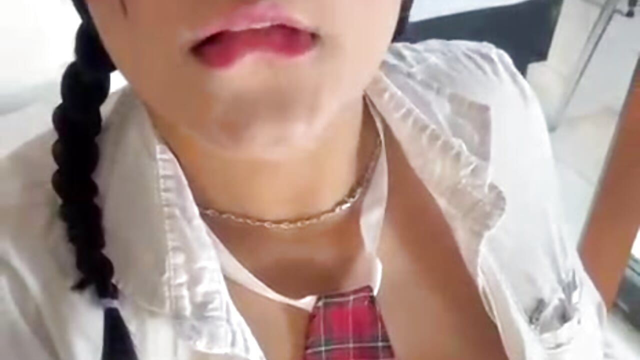 Kiss me🫦🥵 - vidéo du modèle de showcams MiaNyxx