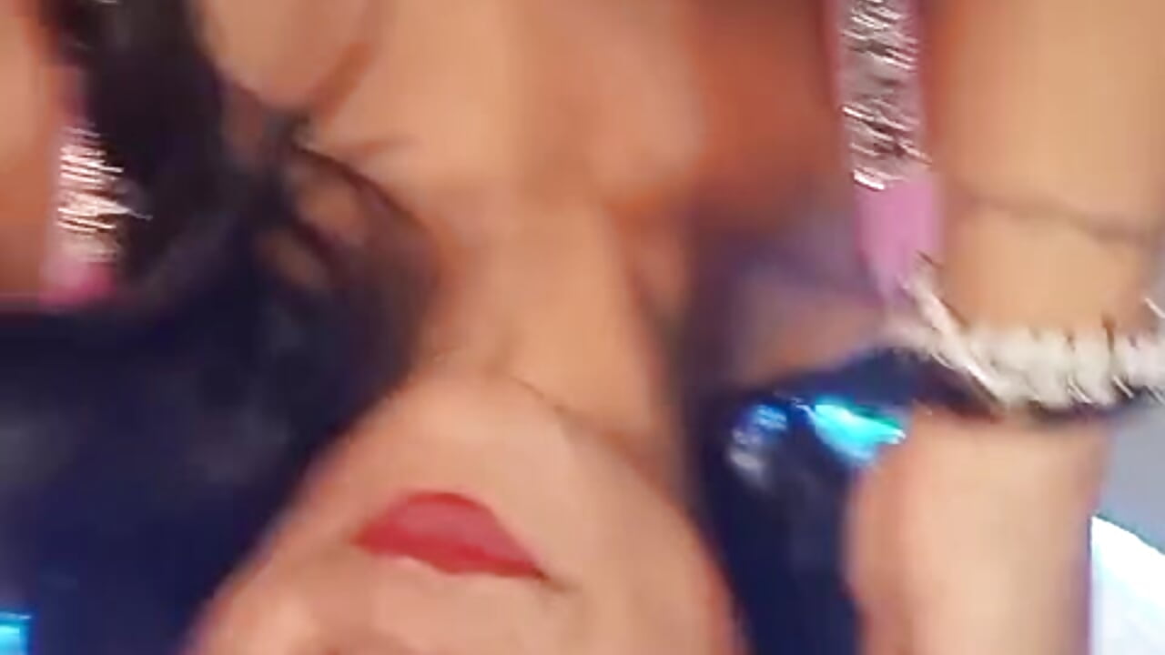 Ready to turn up the heat 😏😈 - vídeo de la modelo de cam LunaArias