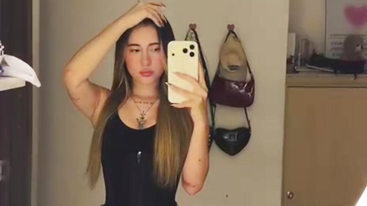 HI LOVE - video di Pleasure_rooms modella di cam