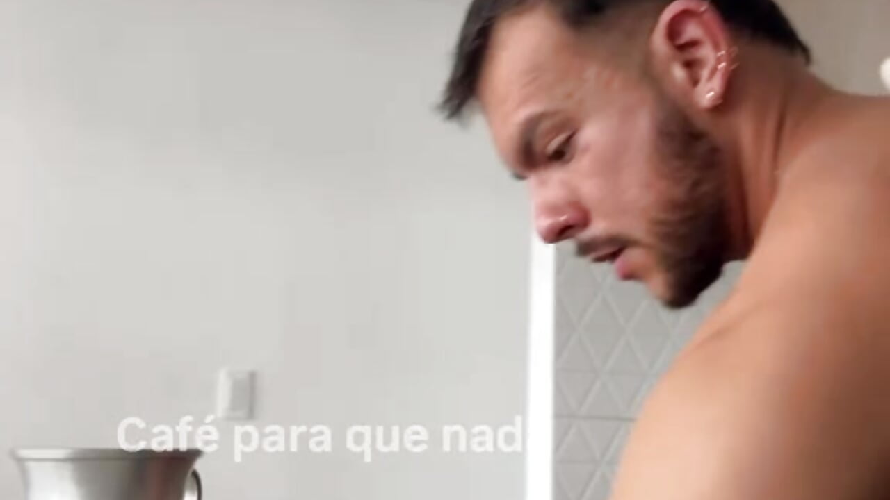Vídeo em tendência de modelo na câmara Simon_Brown 211
