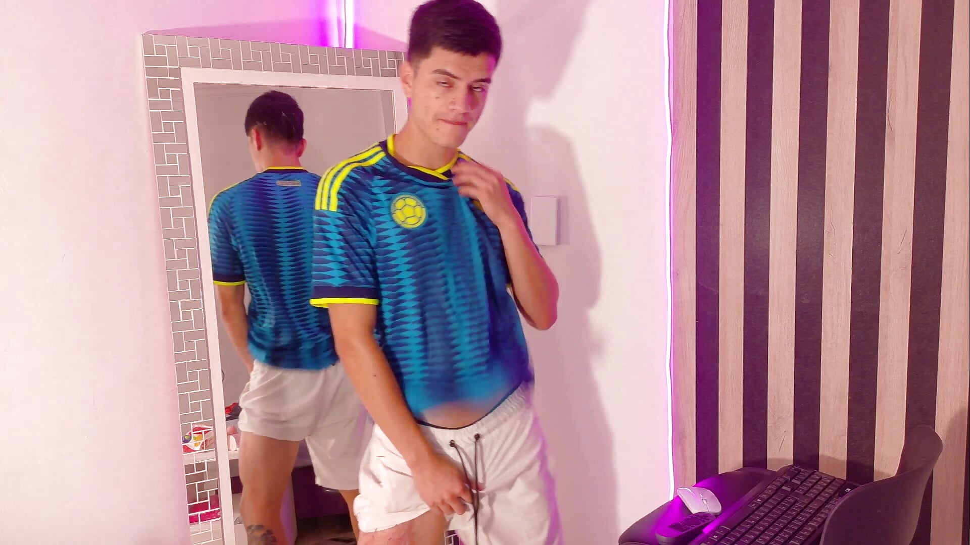 LET'S GOO! ⚽ – video modela na kameri LeoTease