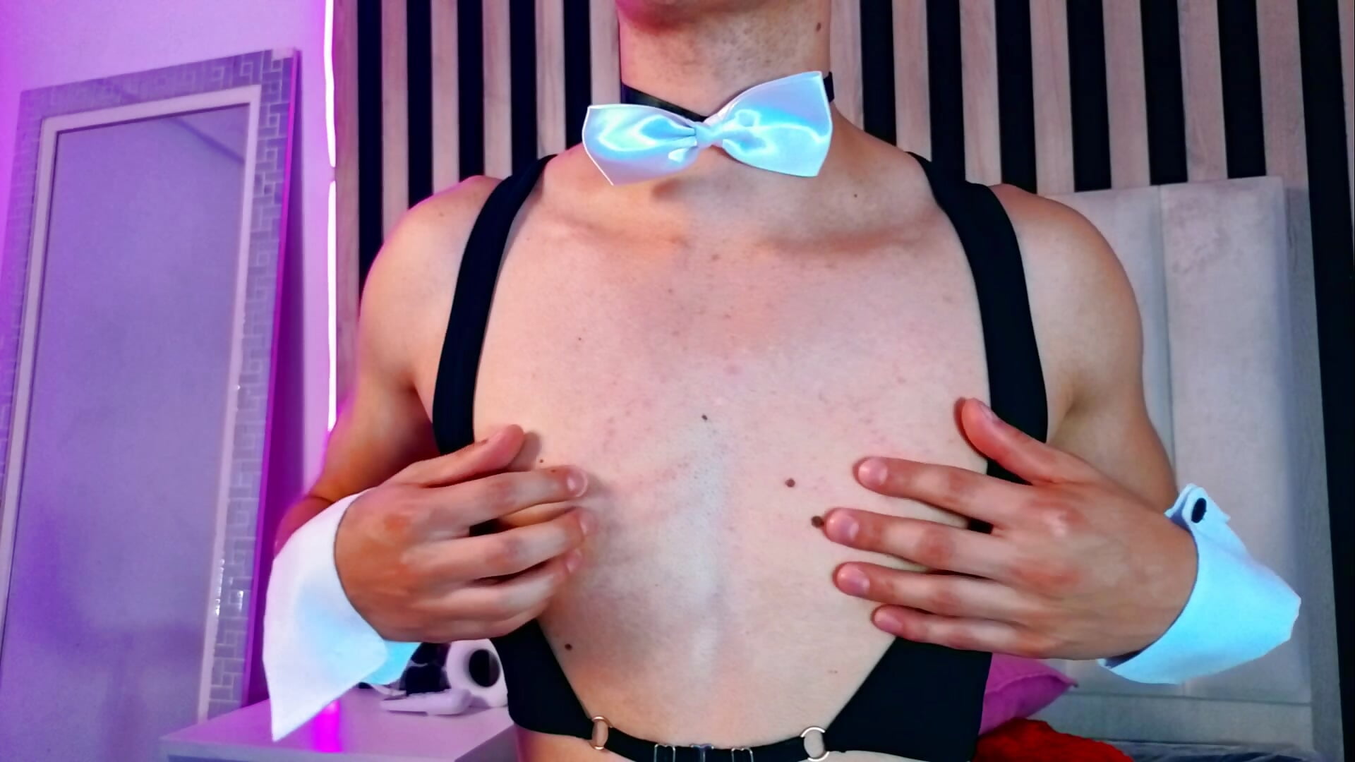 PIERCINGS - ক্যাম মডেল LeoTease-এর ভিডিও