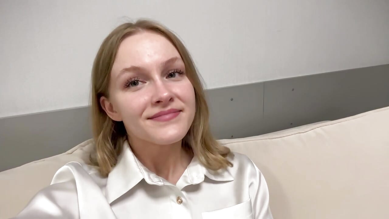 Me :3 - video oleh model kamera AliseVeals