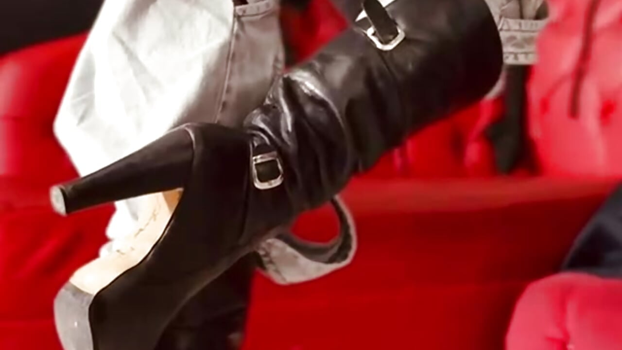 Would you like to whip me? - video của người mẫu cam ZafiraVelvet