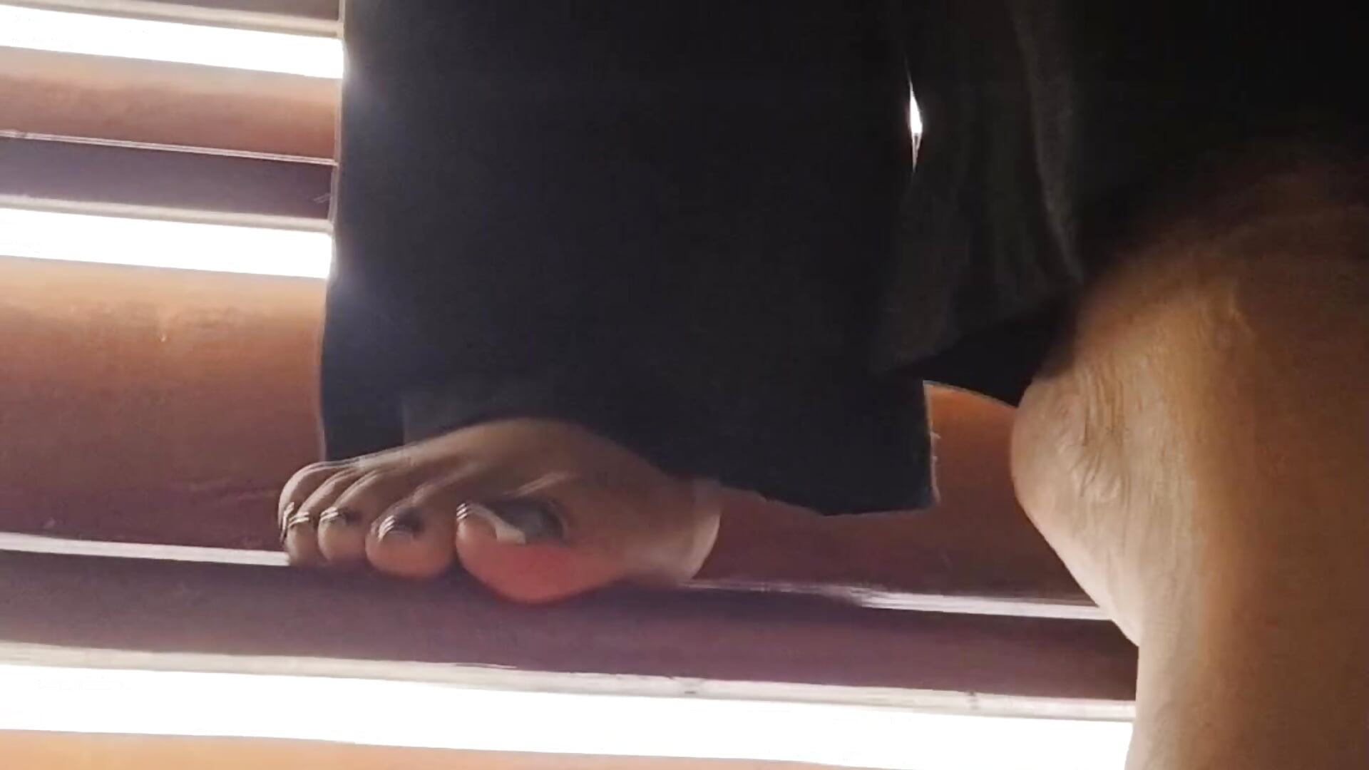 Going down the stairs - video van Aleya_Black cam-model