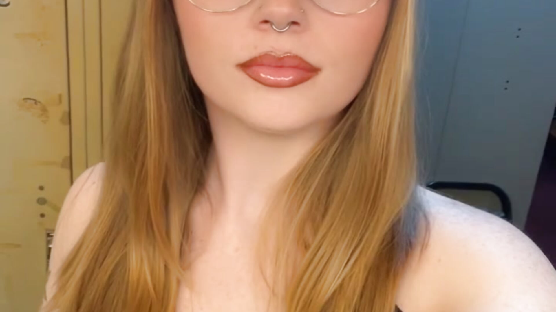 👀 - video by skyerose11 cam model