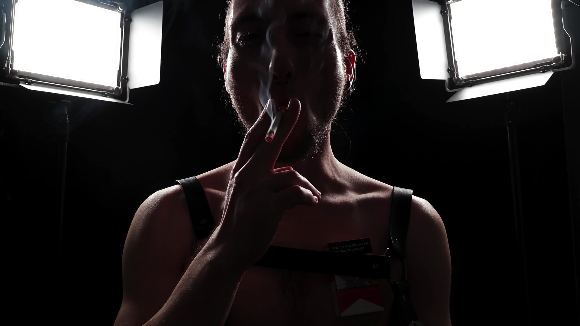 Smoking in the Dark - video YourSmokingDude kameramallilta