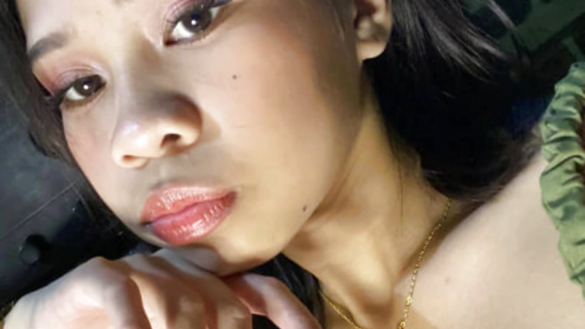 A L O N E L Y N I G H T - video của người mẫu cam VenaLuedi