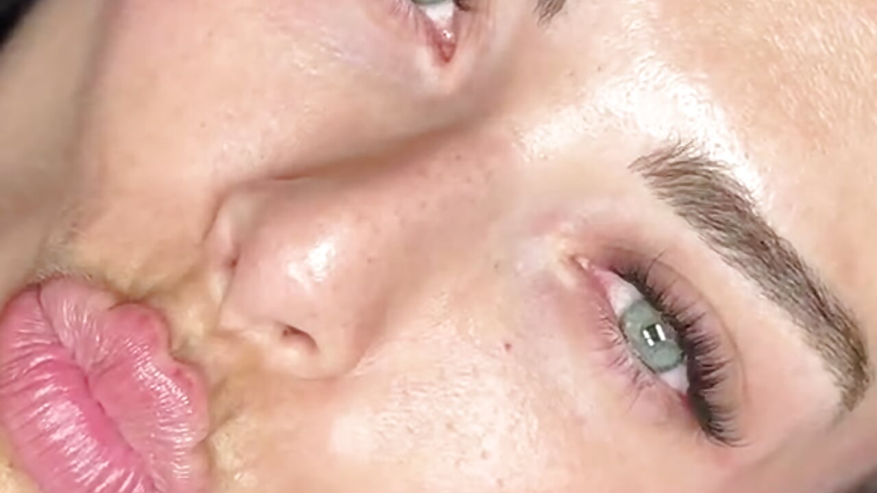 kiss xxx - video by RosyViolet cam model