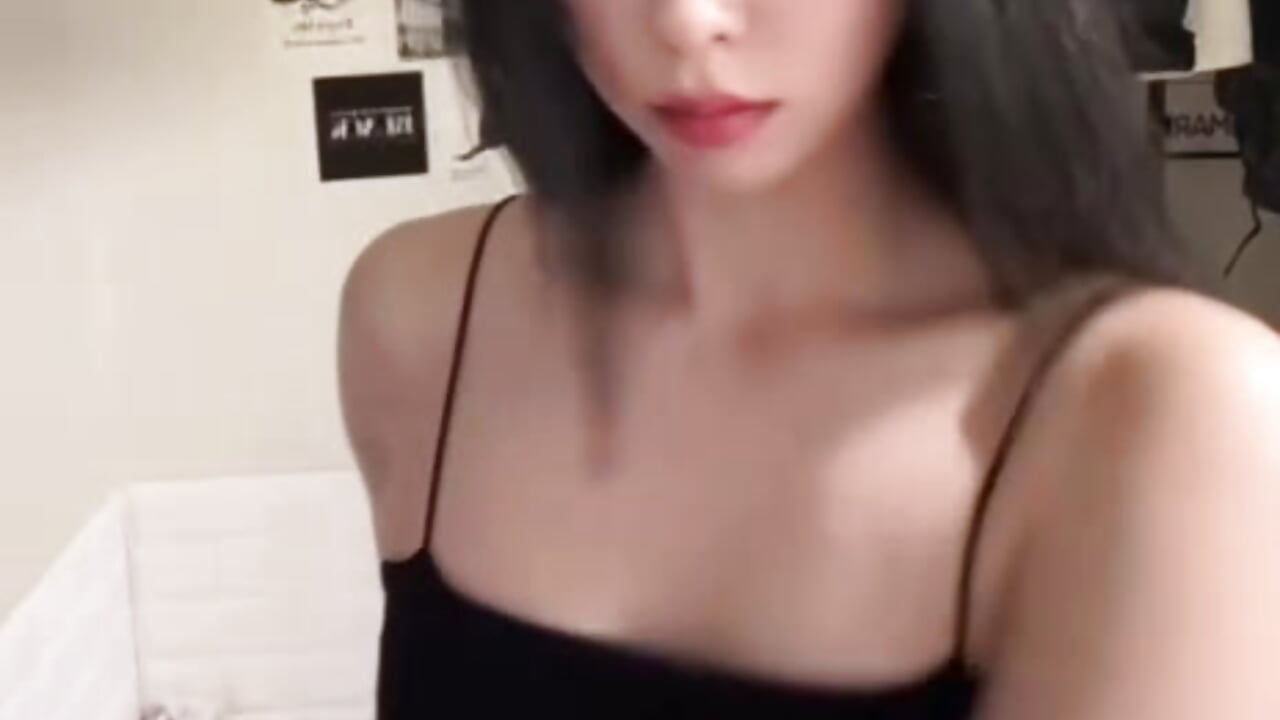 My black 😈 - video by LeonoreCriger