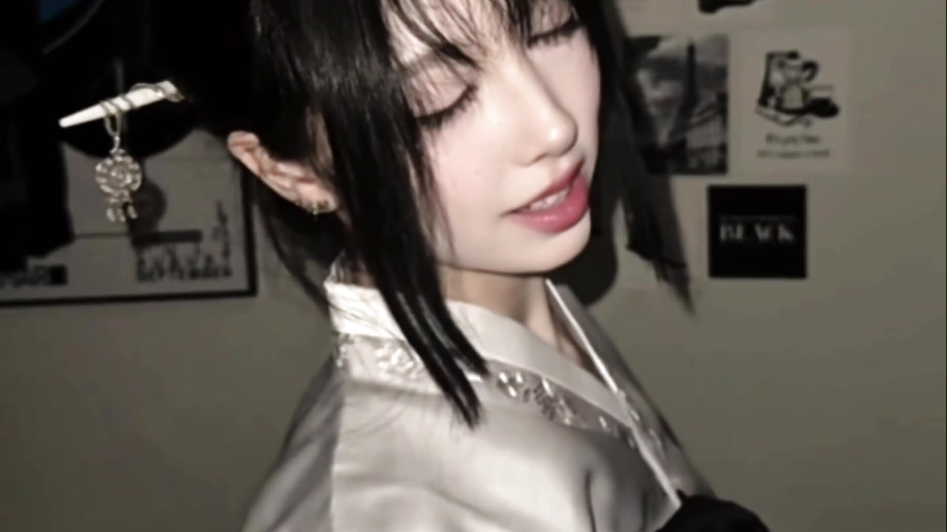 Hot girl 💘 - video by LeonoreCriger