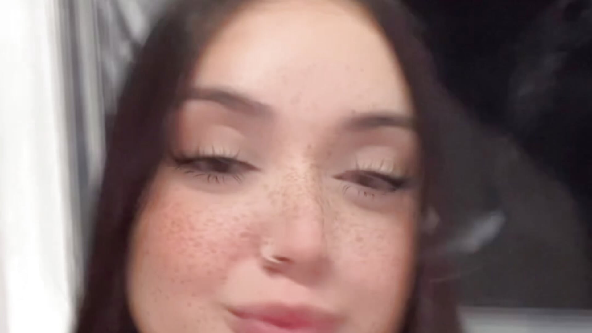 Hi! – видео вебкам-модели bcetuda