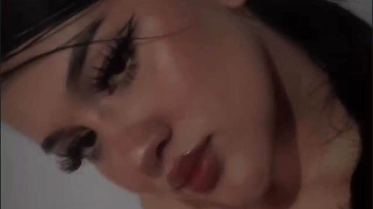 Sweet kisses<3🥰 - Vídeo de MavisLaferte, modelo de vídeos