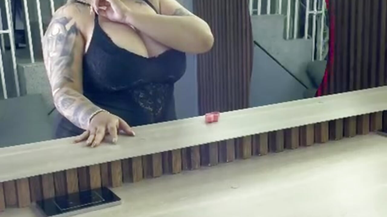I'm not perfect, but I know exactly how to get your attention 😘 - video của người mẫu cam MiaaCastroo