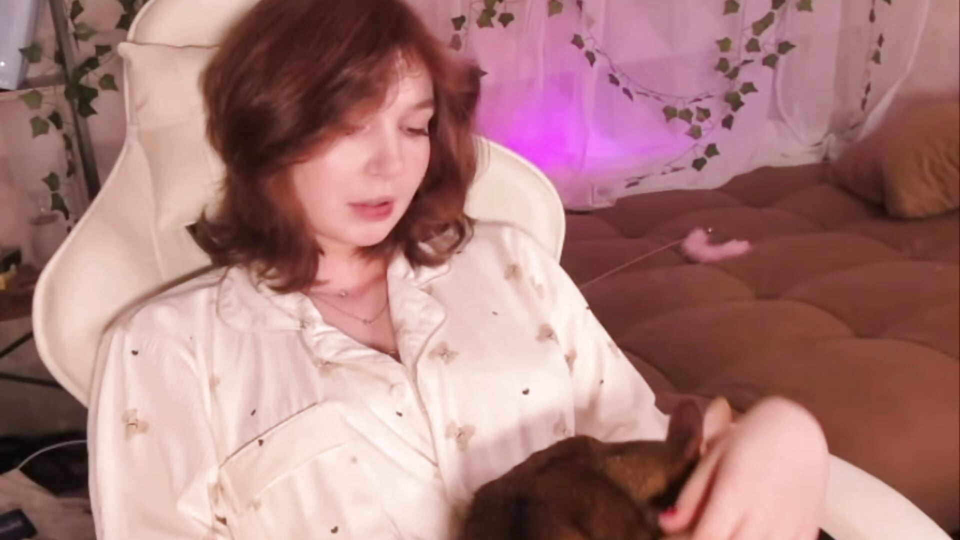 get comfortable - clip cu nikapika_ model videochat