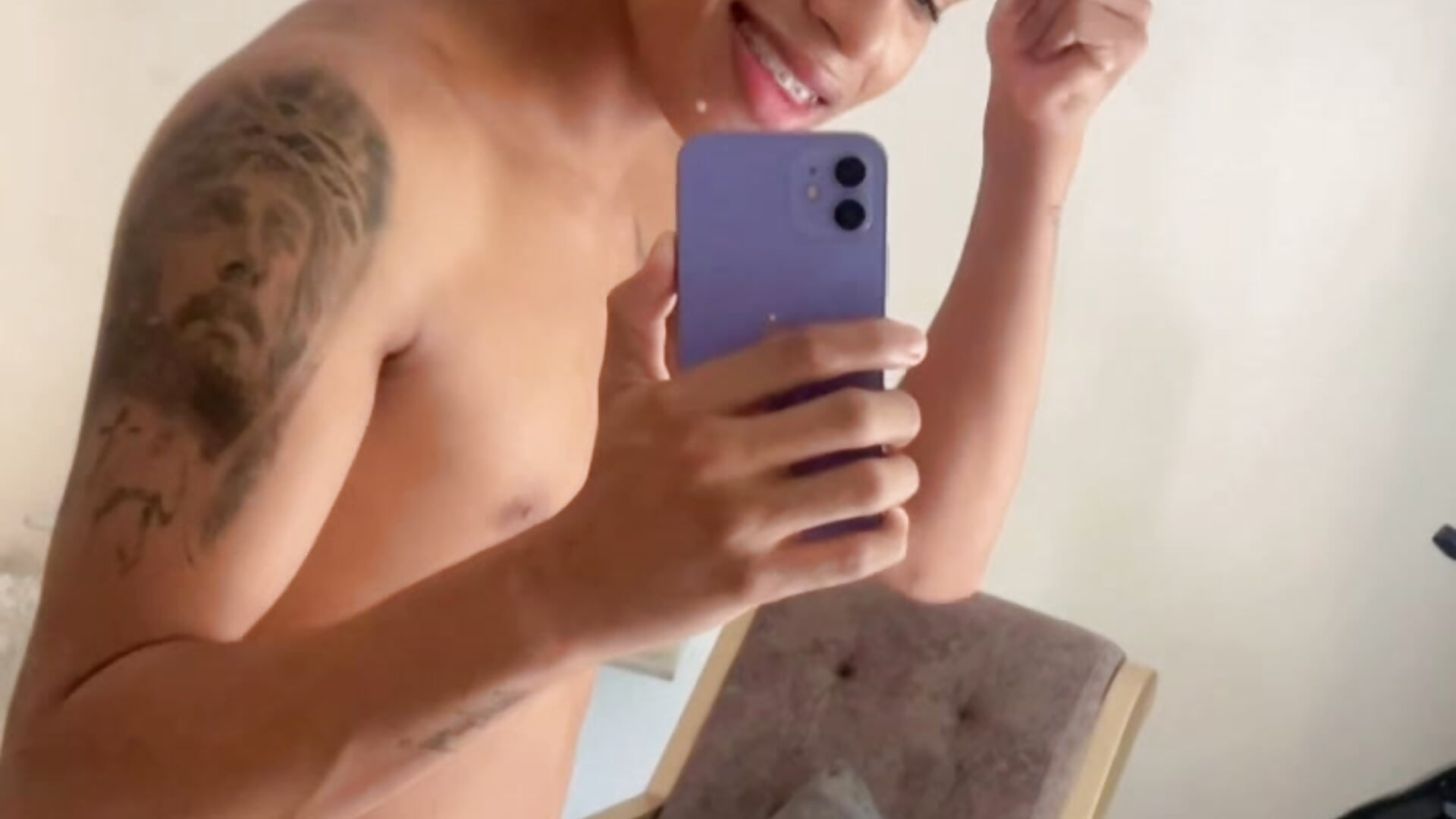 ea007928bd954e83abdf8a34799900bf - video by Perezjose19 cam model