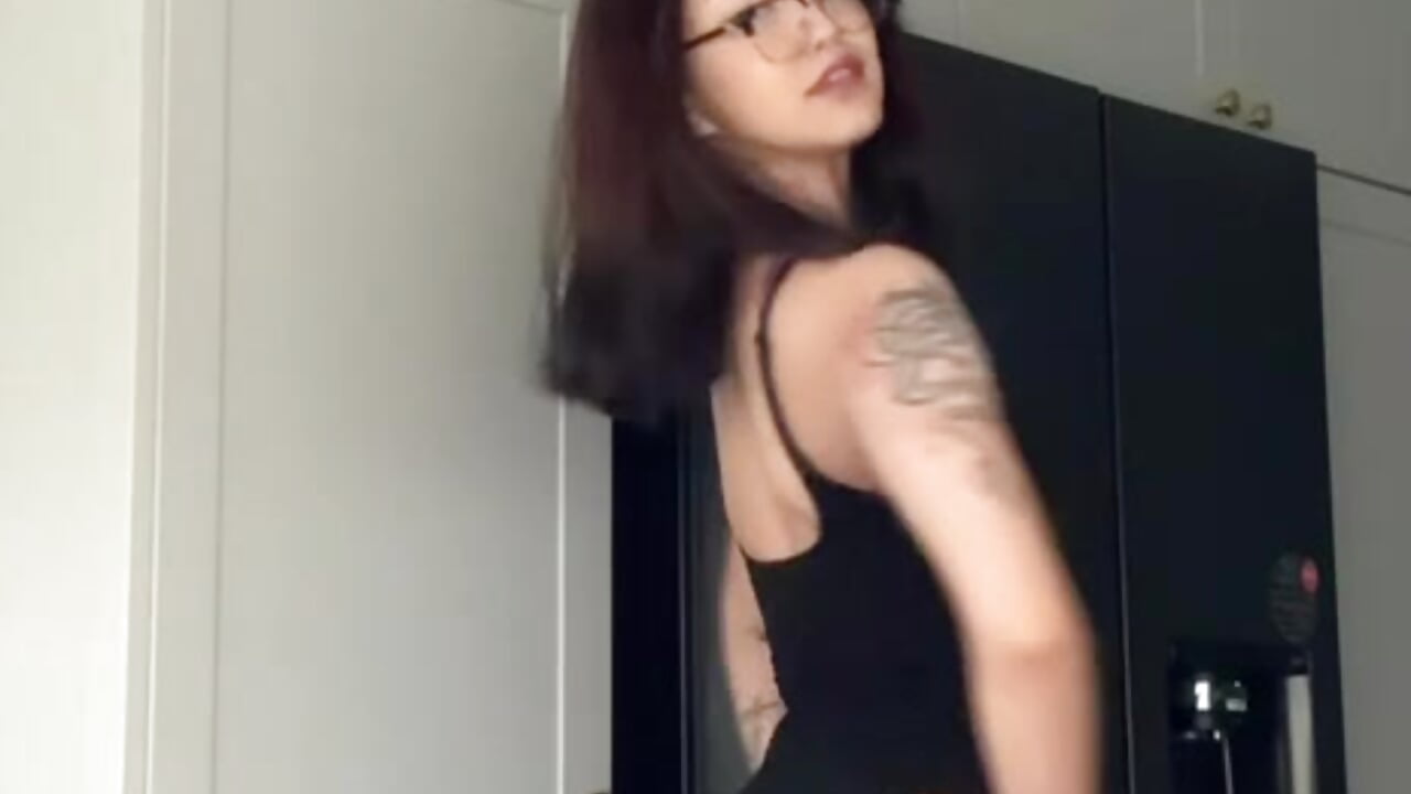 same outfit - video by Maiaxoxo cam model