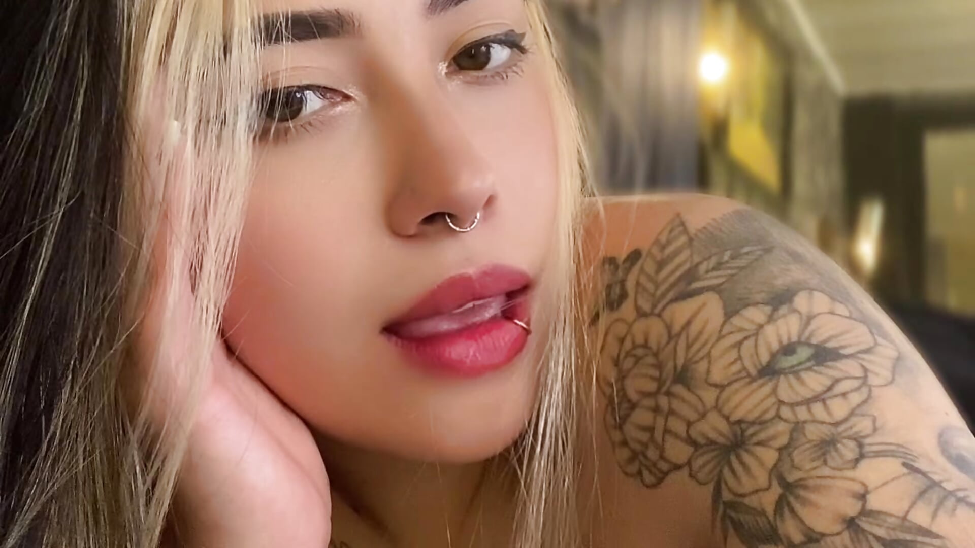 Sweet – video modela na kameri ManuelaVlez