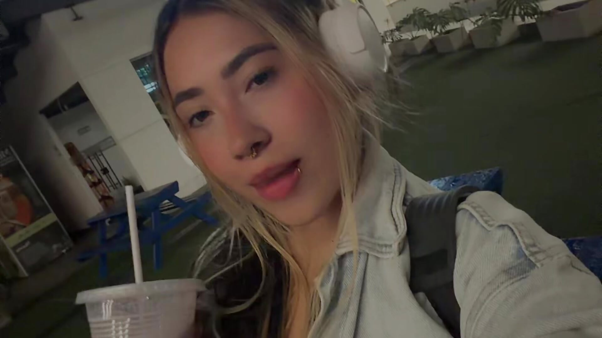 MJ – video modela na kameri ManuelaVlez