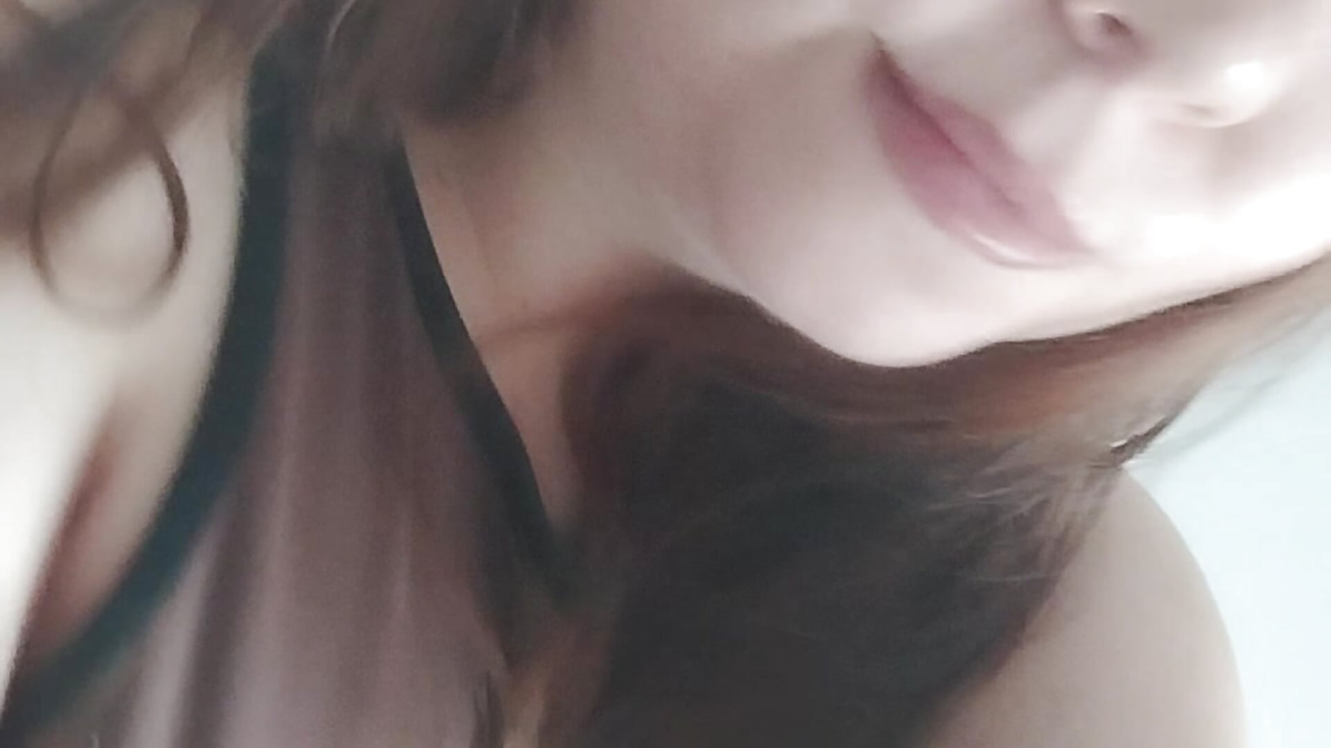 Hey… it’s me 💋 Just a little smile for you… and maybe a kiss 😘 I can be a bit shy… but my eyes mig - วิดีโอโดย weroslodix โมเดลแคม