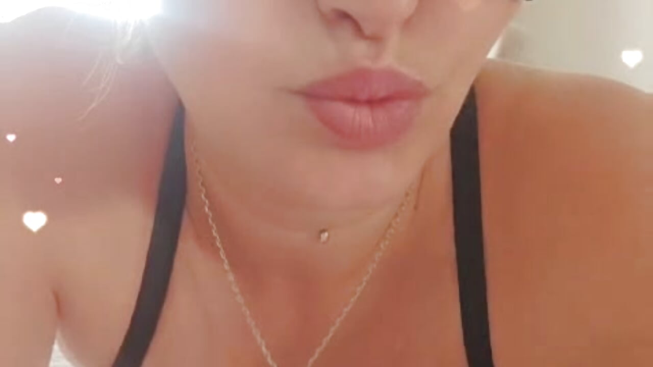 WhatsApp Video 2026-04-17 at 15,18,13ryhy - video by I_amBianca cam model