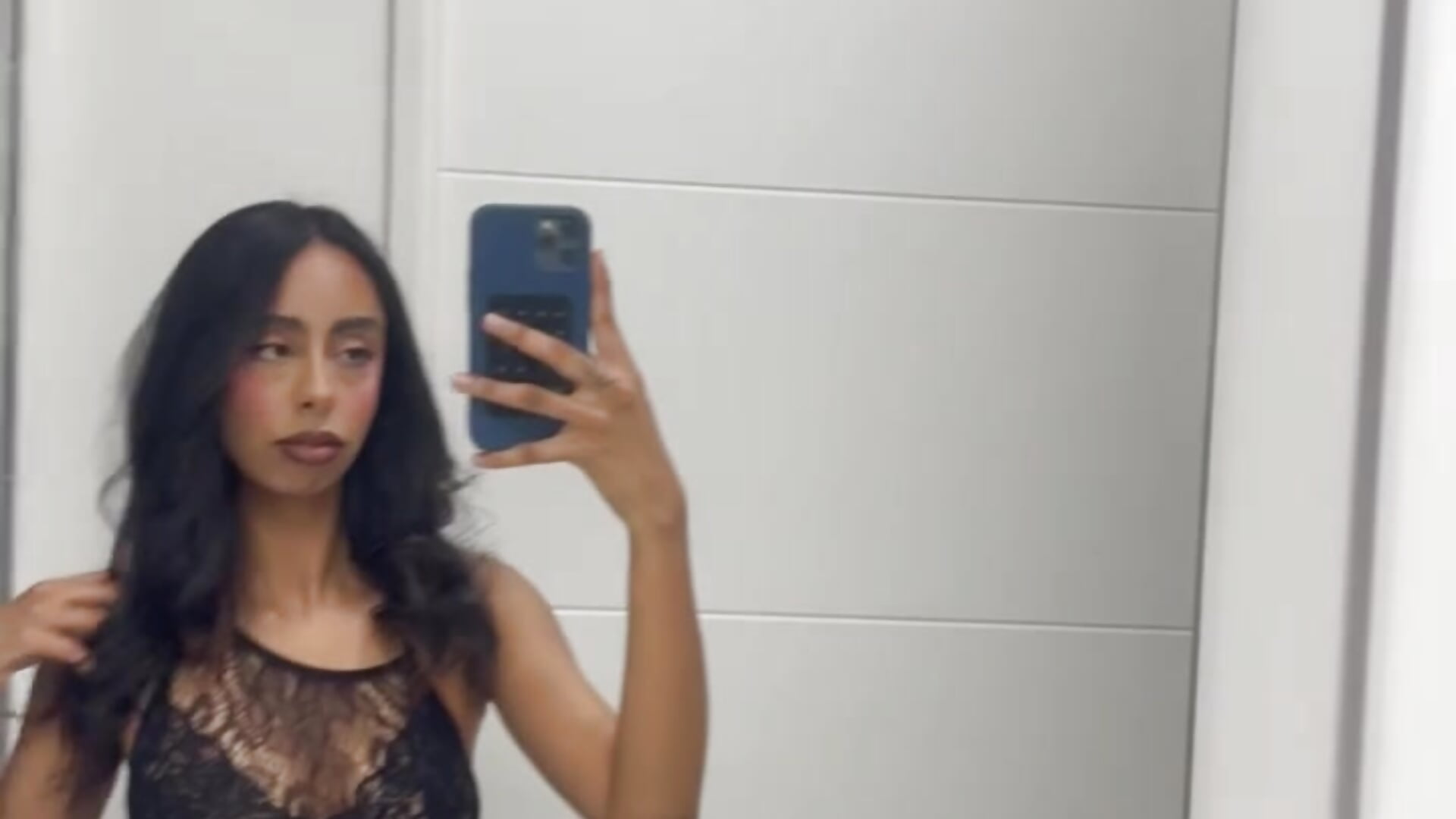 belle et bonne - video di cutiie_mt modella di cam