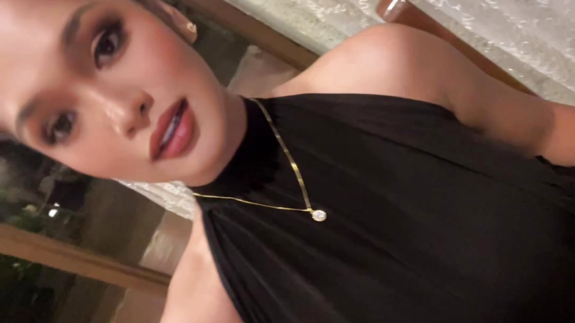 48aa0f1a50514629826a4bf525e5f601 - video của người mẫu cam CinnamonLuxe