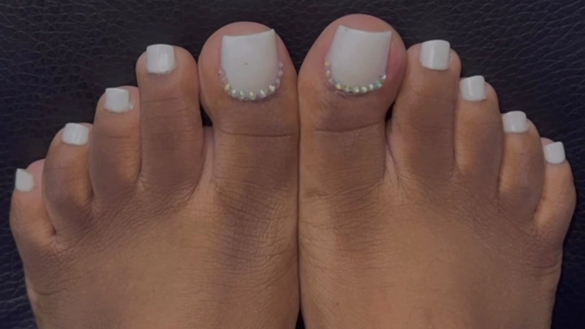 Toe nails - video by SexyBadGirl20 cam model