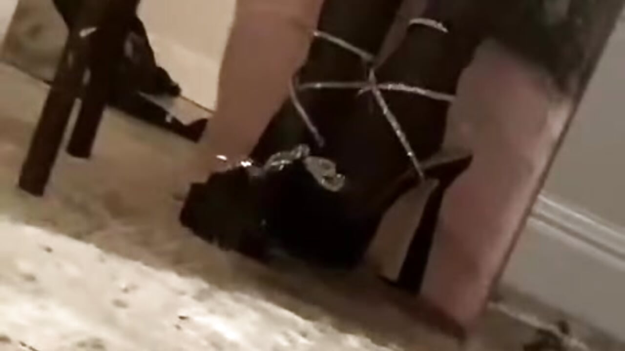 my sweetie feet - video by Jessiebest cam model