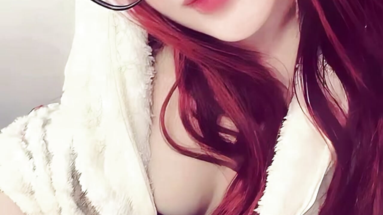 how do I look with glasses🥰✨ - video by Dani_taylor_ cam model