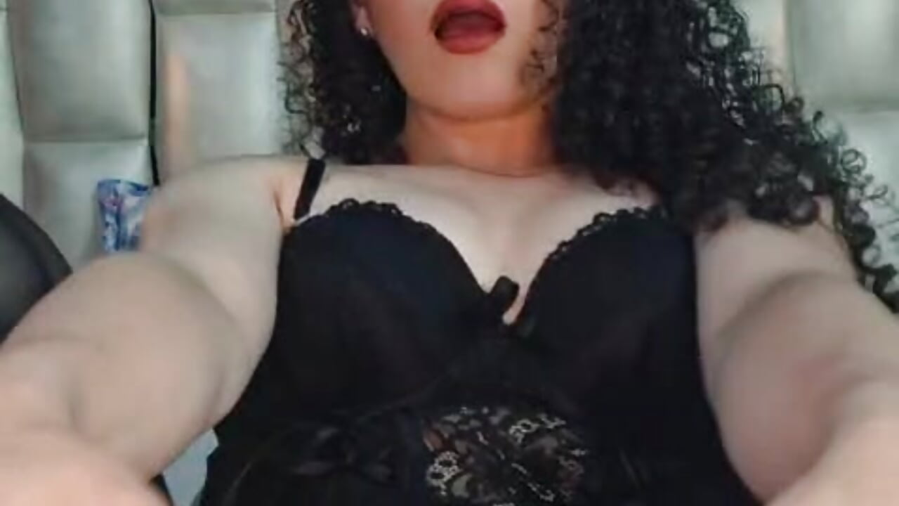 Hot and rubbing my pussy - video di Georginaaa_ modella di cam