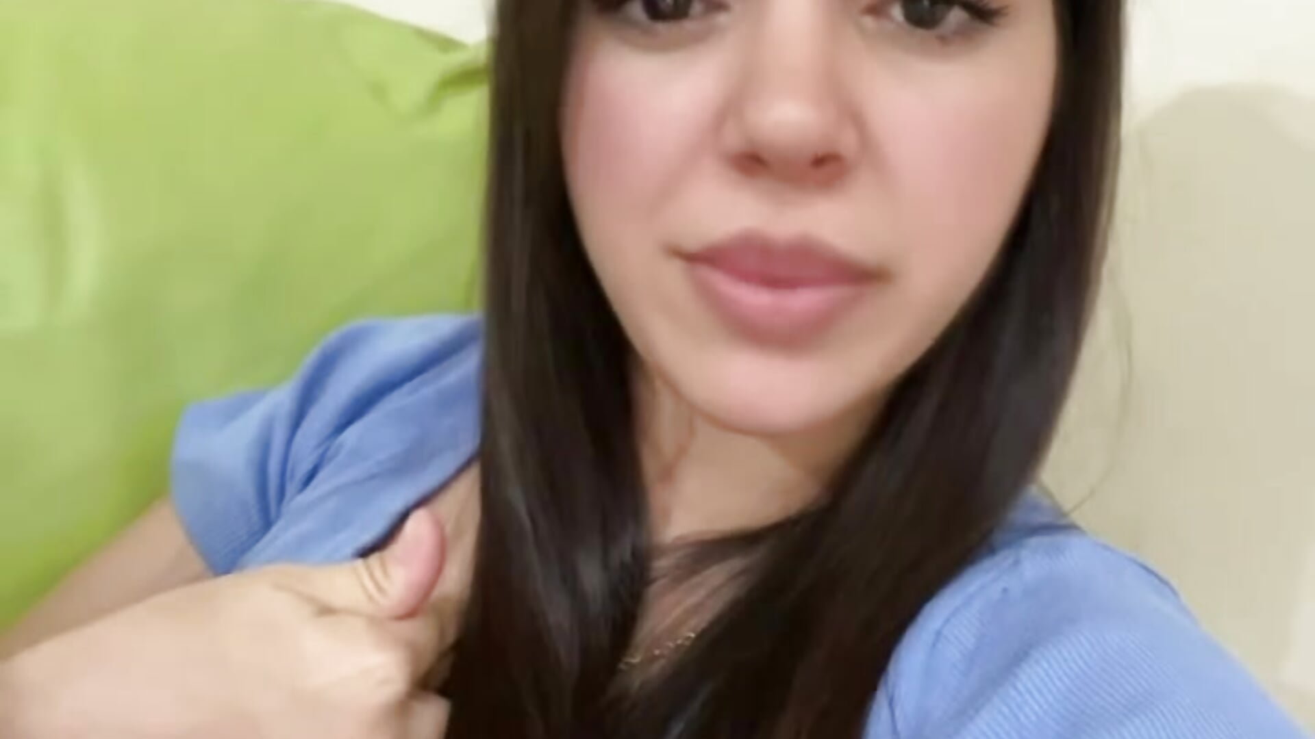 1000022587 – video od webkamerové modelky yara4u