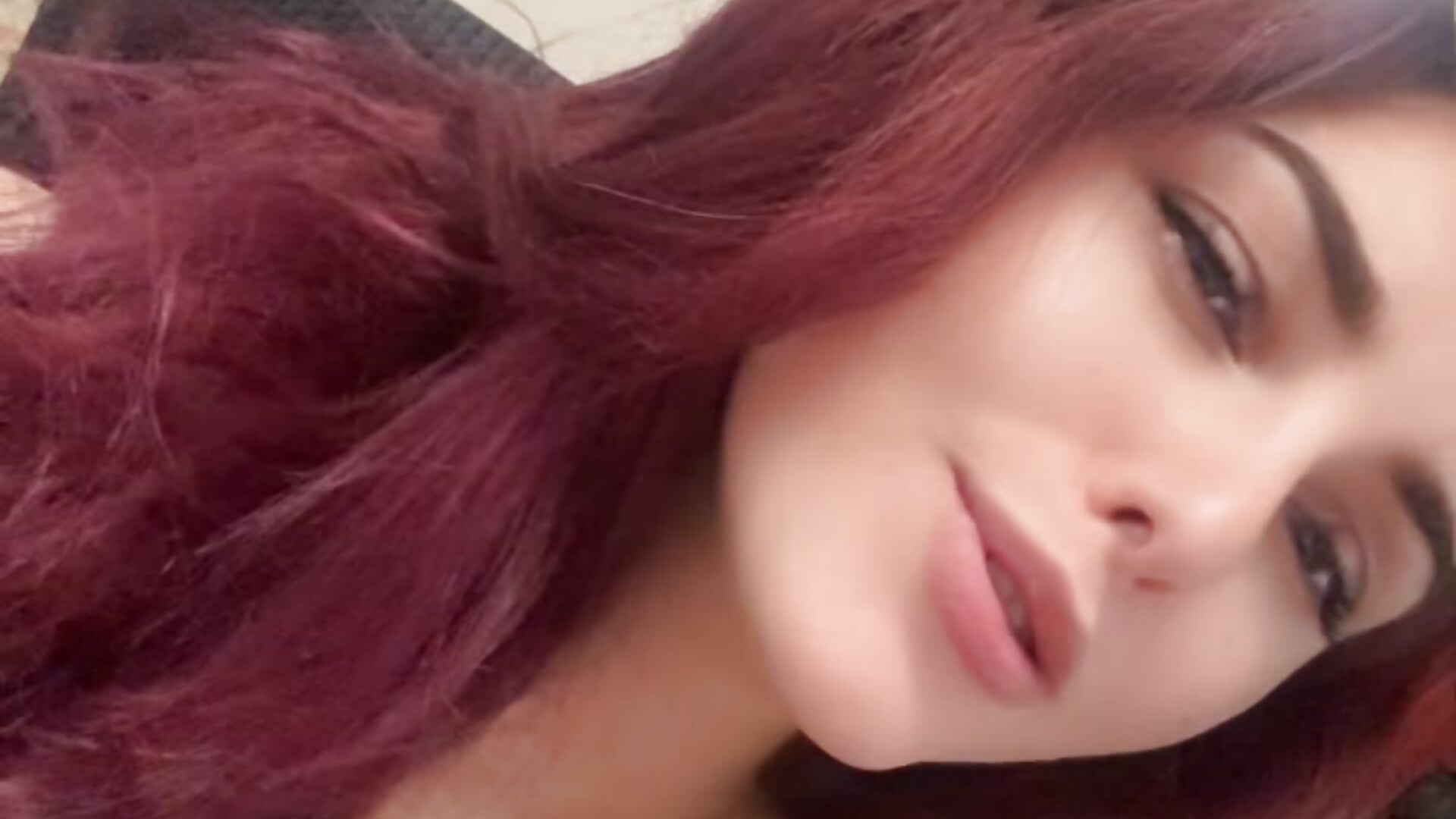 BD6B0521-9E04-4668-9D8F-38A4E5E54B02 — filmik RUNAA2000, modela(-lki) na kamerkach