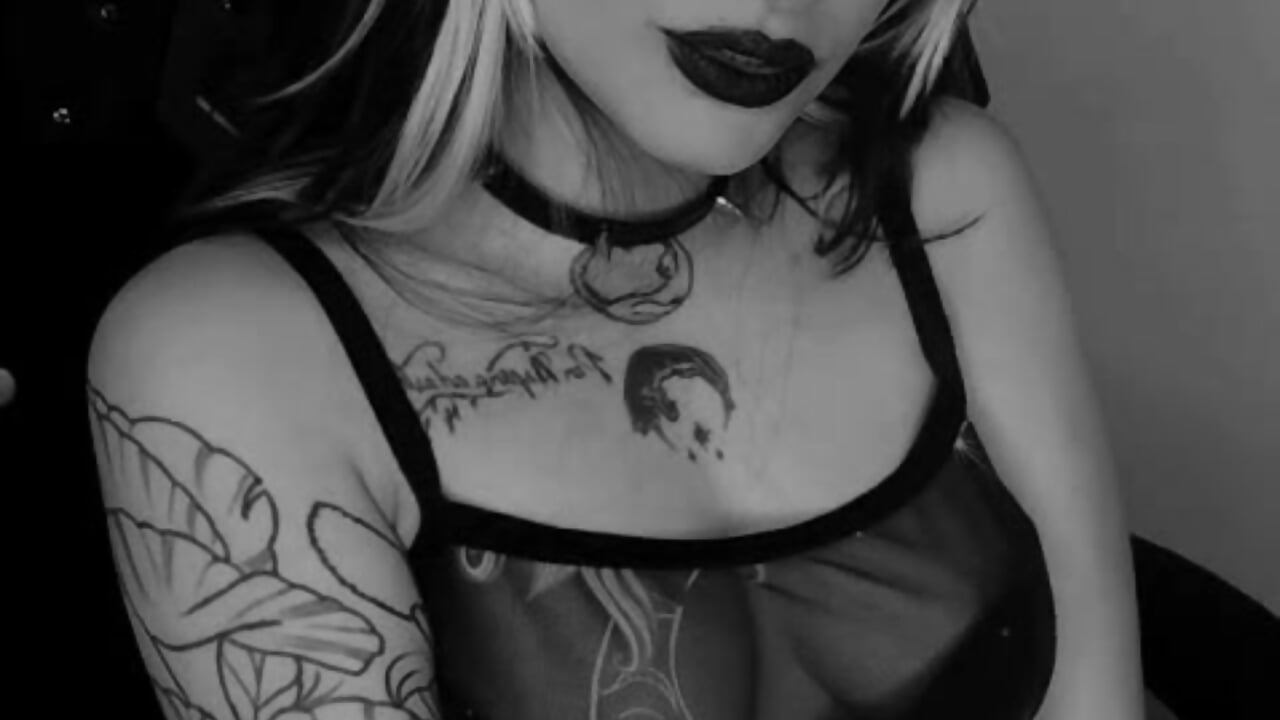 just meeee - video by aliceinflames cam model