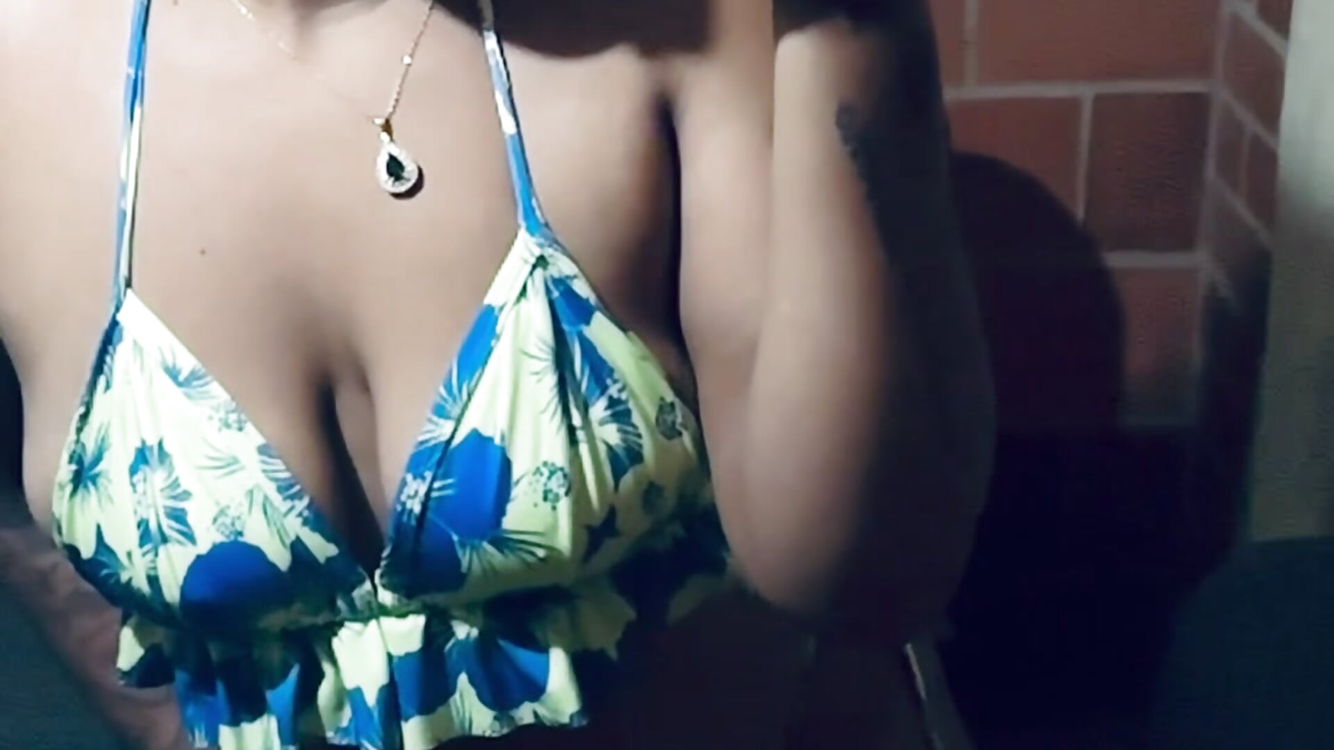 ¿Do you like the color green? 💚 - video by _Piel_Canela cam model