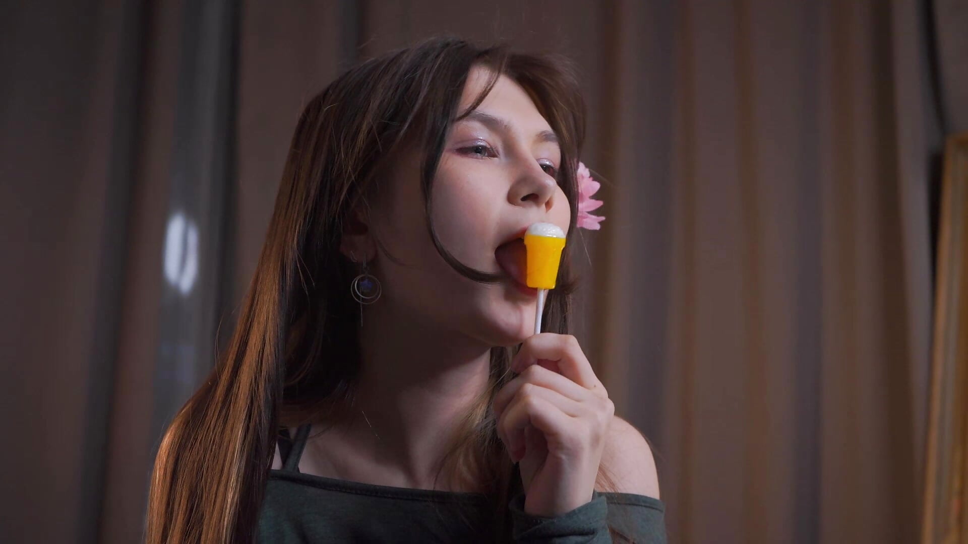 my lovely lollypop – video od webkamerové modelky ElinorMullican