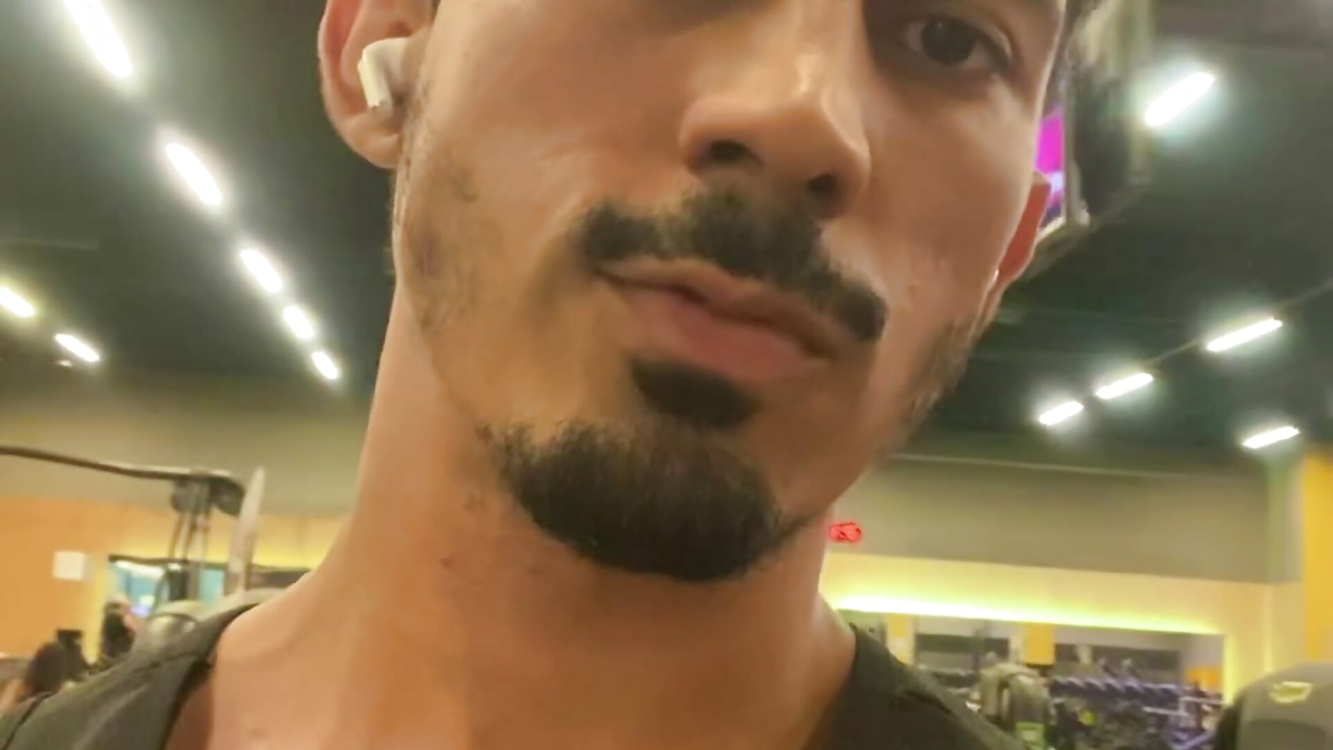 C17D81C4-BC89-4A74-87EB-CD2840BDB5C7 - video van Superbigmr cam-model