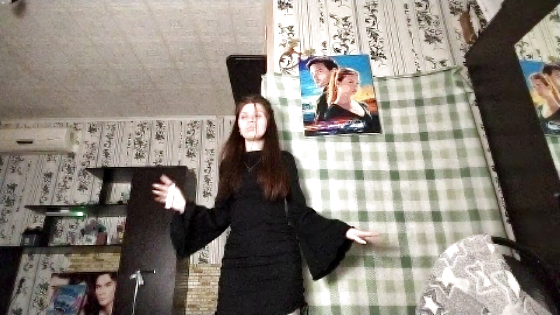 Black suits me – video od webkamerové modelky SharyLoughty
