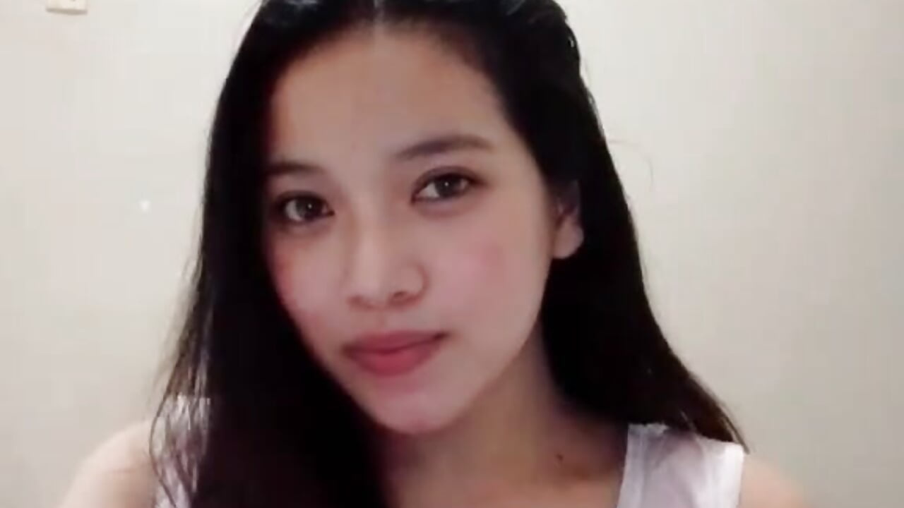 A little warm-up – video modela na kameri alea_anata