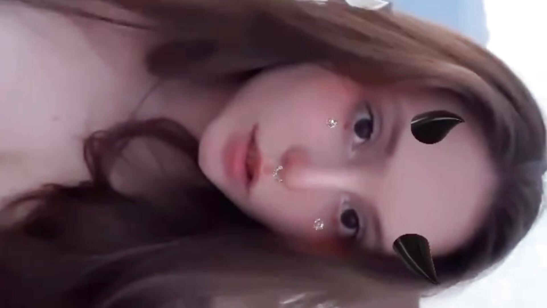 A little magic and movement ✨ – video od webkamerové modelky Emilly_Cart