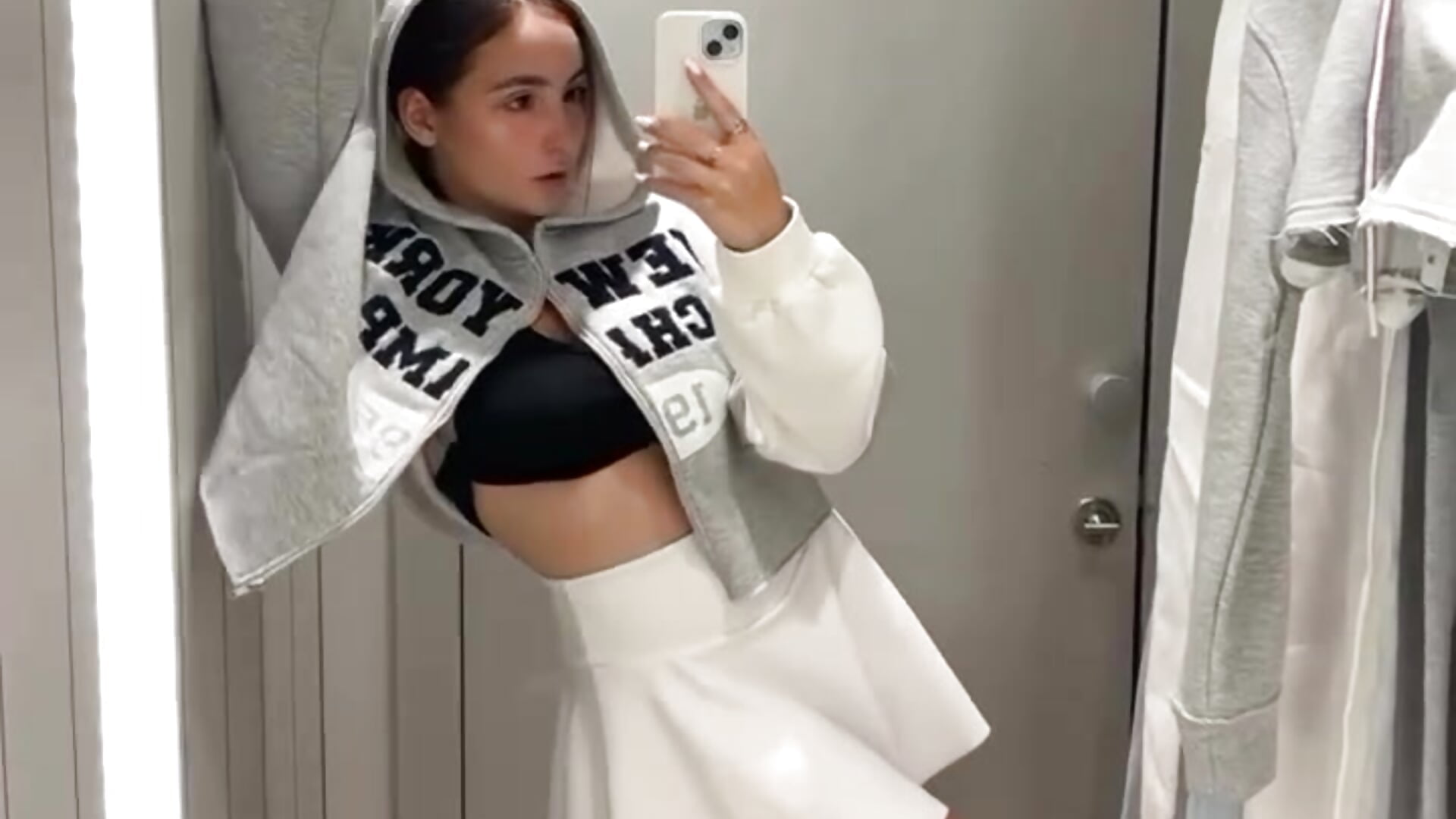 Light dance just for you 💫 – video od webkamerové modelky Emilly_Cart