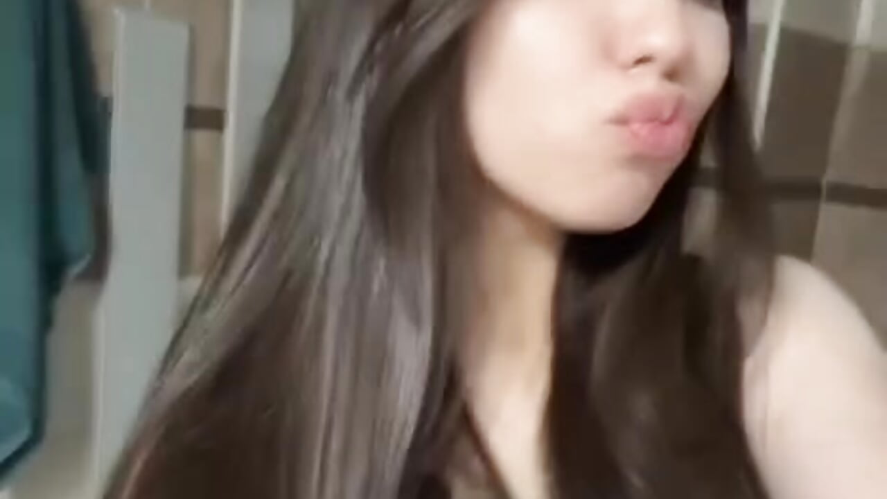 I like to pose! - clip cu ellies_joy model videochat