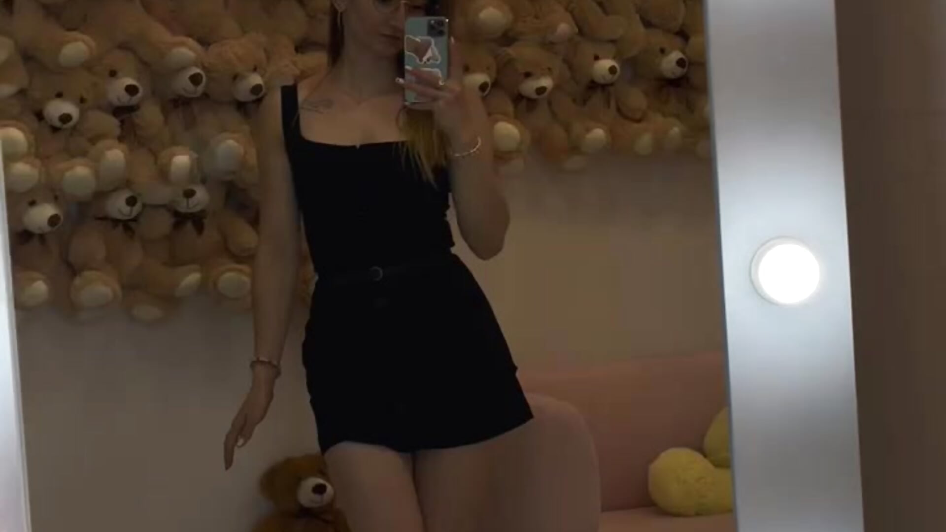 Mirror dance