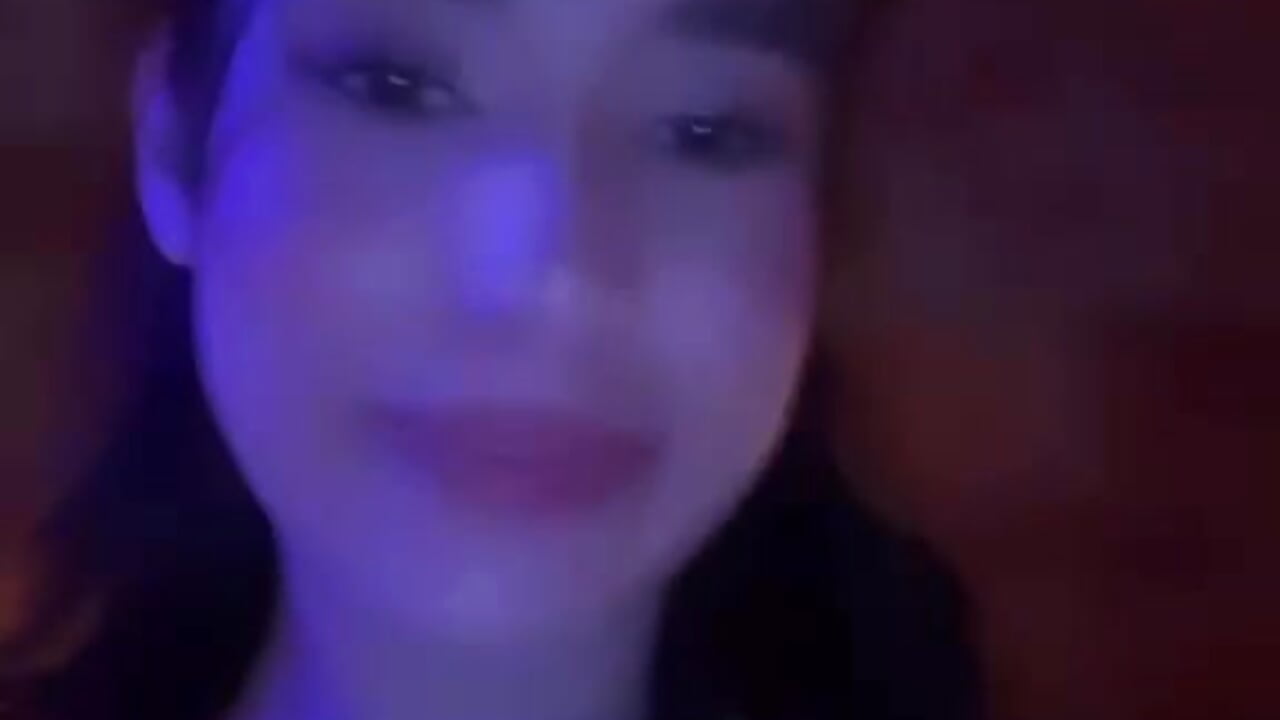 If you want to see me happy... Watch me at a rave 🖤 – video modela na kameri Nanami_