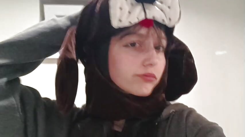 Funny mask - video oleh ChargedReign kamera model