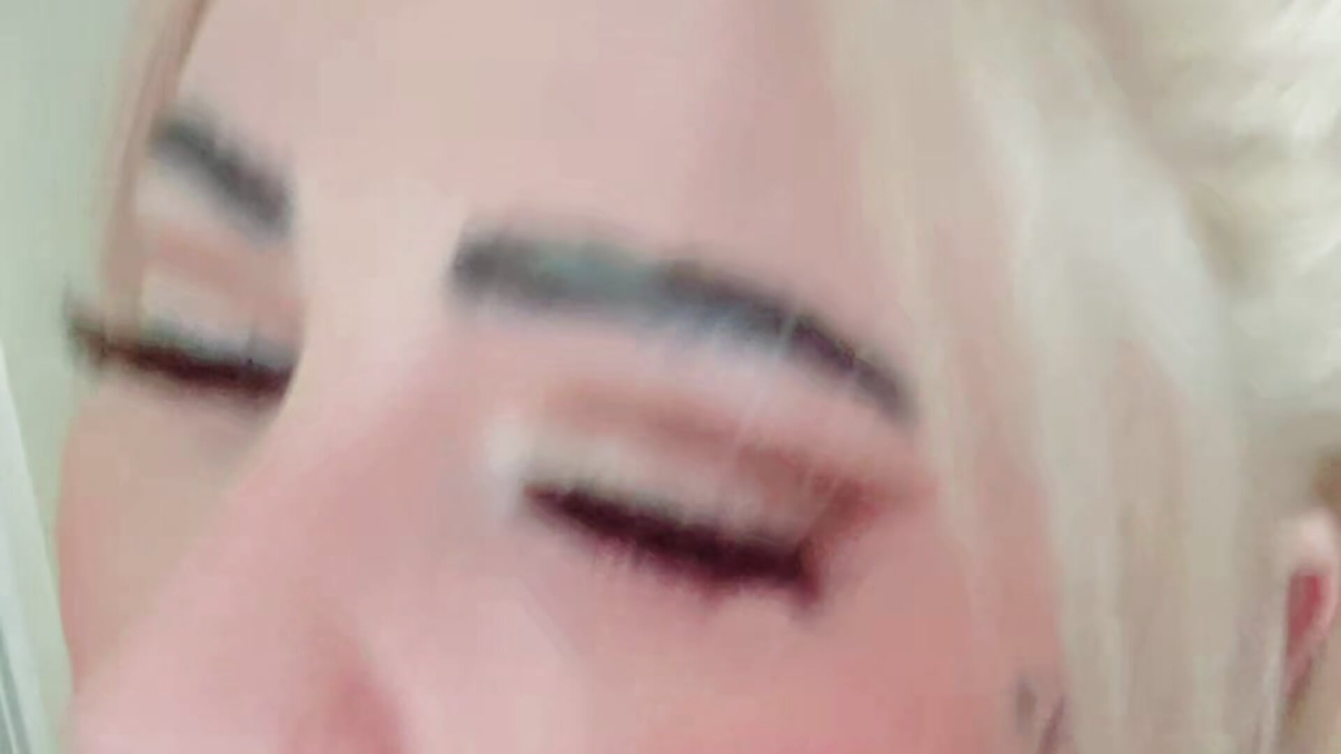 SLUT SUCKING COCK ! – video af emobarbiedoll cam-model