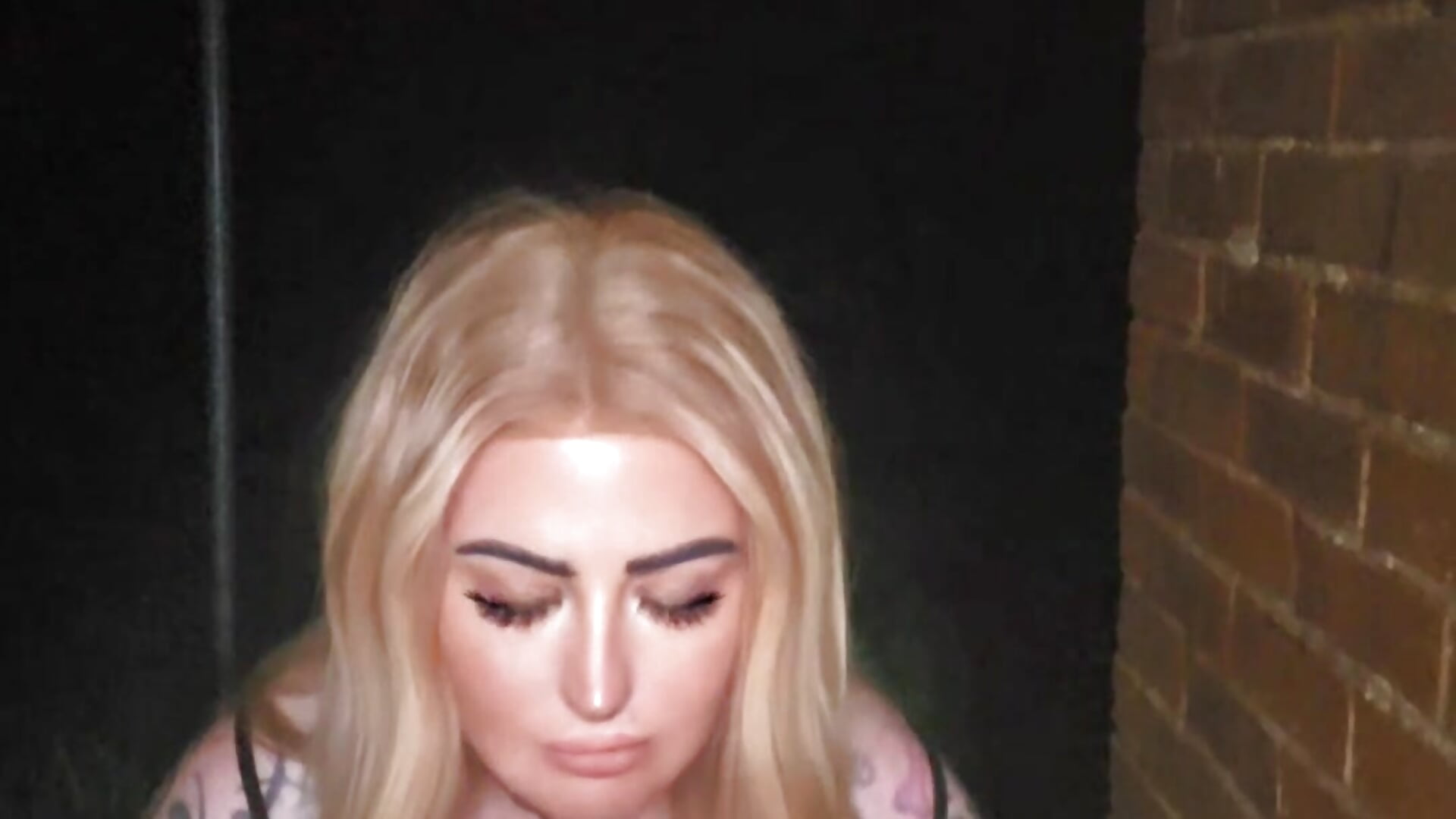 Water Sport – video af emobarbiedoll cam-model